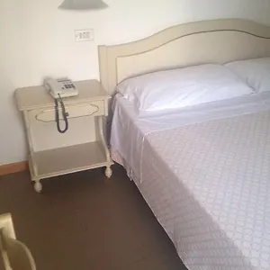 Maxim's Hotel